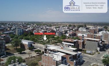 Hermosa Casa con PISCINA Frente a Parque en VENTA - Miraflores Country Club.