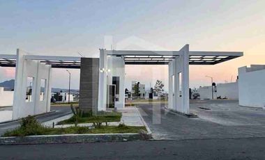 CASA NUEVA en VENTA , Totalmente Equipada, 3 recámaras y Estudio, en Fracc. Privado Prados San Cristóbal, (Mineral de la Reforma, Hgo.)