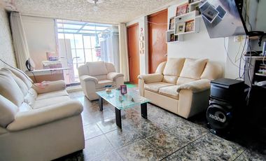 En venta casa de 3 Pisos con Jardín y Cochera en Mariano Melgar, Arequipa