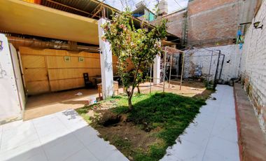 En venta casa de 3 Pisos con Jardín y Cochera en Mariano Melgar, Arequipa