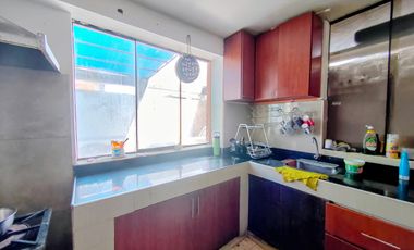 En venta casa de 3 Pisos con Jardín y Cochera en Mariano Melgar, Arequipa