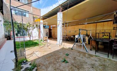 En venta casa de 3 Pisos con Jardín y Cochera en Mariano Melgar, Arequipa