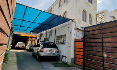 En venta casa de 3 Pisos con Jardín y Cochera en Mariano Melgar, Arequipa