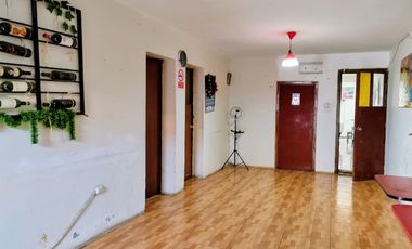 En venta casa de 3 Pisos con Jardín y Cochera en Mariano Melgar, Arequipa