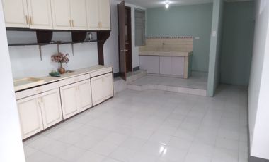 228 m2 lot with six-bedroom house and annex in Soldiers Hills Village