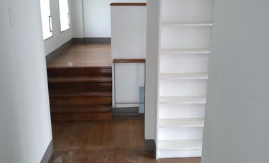 228 m2 lot with six-bedroom house and annex in Soldiers Hills Village