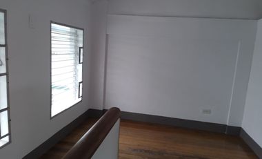 228 m2 lot with six-bedroom house and annex in Soldiers Hills Village