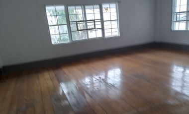 228 m2 lot with six-bedroom house and annex in Soldiers Hills Village