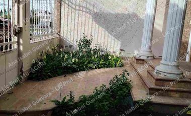 De Venta casa de lujo, residencial y comercial a una cuadra y media del mercado de Atuntaqui