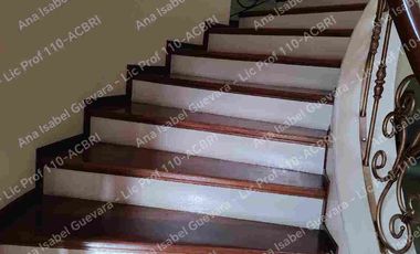 De Venta casa de lujo, residencial y comercial a una cuadra y media del mercado de Atuntaqui