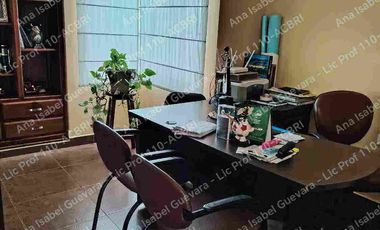 De Venta casa de lujo, residencial y comercial a una cuadra y media del mercado de Atuntaqui