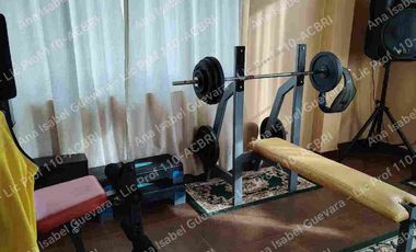 De Venta casa de lujo, residencial y comercial a una cuadra y media del mercado de Atuntaqui