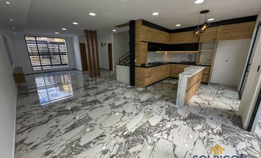 Casa Nueva en Venta – Sector Miraflores