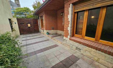 VENTA CHALET 3 1/2 AMB, GARAGE DOBLE, PATIO IMPECABLE Bº DON BOSCO