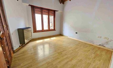 VENTA CHALET 3 1/2 AMB, GARAGE DOBLE, PATIO IMPECABLE Bº DON BOSCO