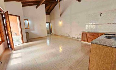 VENTA CHALET 3 1/2 AMB, GARAGE DOBLE, PATIO IMPECABLE Bº DON BOSCO