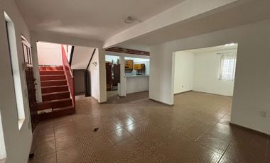 ¡GRAN OPORTUNIDAD! CASA DE 3 PISOS EN VENTA