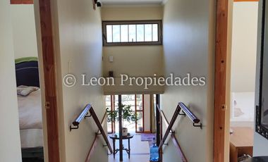 Leon Propiedades vende parcela con casa en condominio, sector Miraflores, Curacaví.