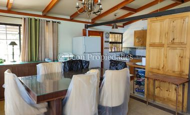 Leon Propiedades vende parcela con casa en condominio, sector Miraflores, Curacaví.