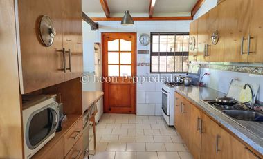 Leon Propiedades vende parcela con casa en condominio, sector Miraflores, Curacaví.