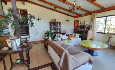 Leon Propiedades vende parcela con casa en condominio, sector Miraflores, Curacaví.