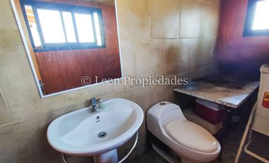 Leon Propiedades vende parcela con casa en condominio, sector Miraflores, Curacaví.