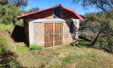 Leon Propiedades vende parcela con casa en condominio, sector Miraflores, Curacaví.