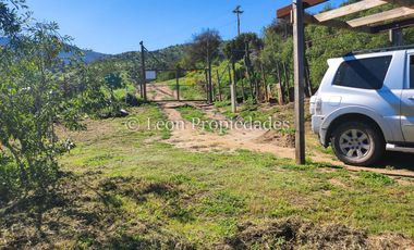 Leon Propiedades vende parcela con casa en condominio, sector Miraflores, Curacaví.