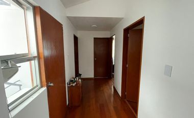 CASA EN VENTA EN SAN BORJA, REMODELADA CON ESTILO MODERNO, CERCA COLEGIO SAN IGNACIO DE RECALDE, CC CHACARILLA, CAMINOS DEL INCA