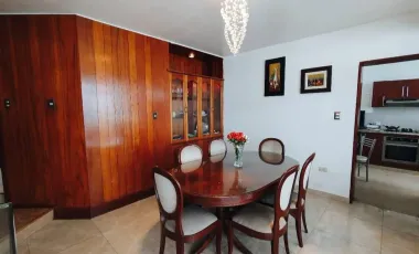 CASA EN VENTA EN SAN BORJA, REMODELADA CON ESTILO MODERNO, CERCA COLEGIO SAN IGNACIO DE RECALDE, CC CHACARILLA, CAMINOS DEL INCA
