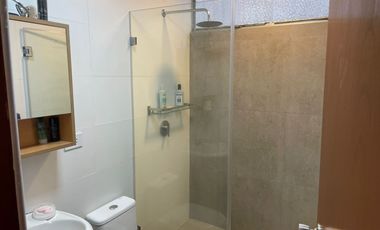 CASA EN VENTA EN SAN BORJA, REMODELADA CON ESTILO MODERNO, CERCA COLEGIO SAN IGNACIO DE RECALDE, CC CHACARILLA, CAMINOS DEL INCA