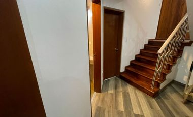 CASA EN VENTA EN SAN BORJA, REMODELADA CON ESTILO MODERNO, CERCA COLEGIO SAN IGNACIO DE RECALDE, CC CHACARILLA, CAMINOS DEL INCA