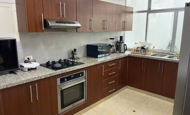 CASA EN VENTA EN SAN BORJA, REMODELADA CON ESTILO MODERNO, CERCA COLEGIO SAN IGNACIO DE RECALDE, CC CHACARILLA, CAMINOS DEL INCA