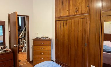 CASA EN VENTA EN SAN BORJA, REMODELADA CON ESTILO MODERNO, CERCA COLEGIO SAN IGNACIO DE RECALDE, CC CHACARILLA, CAMINOS DEL INCA