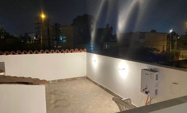 CASA EN VENTA EN SAN BORJA, REMODELADA CON ESTILO MODERNO, CERCA COLEGIO SAN IGNACIO DE RECALDE, CC CHACARILLA, CAMINOS DEL INCA