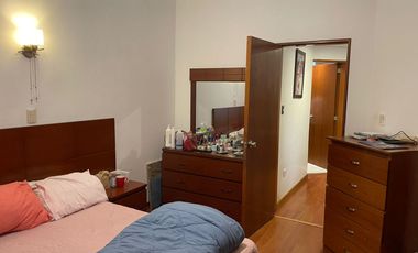 CASA EN VENTA EN SAN BORJA, REMODELADA CON ESTILO MODERNO, CERCA COLEGIO SAN IGNACIO DE RECALDE, CC CHACARILLA, CAMINOS DEL INCA