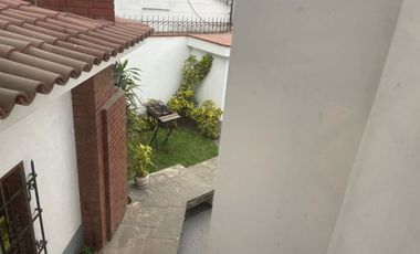 CASA EN VENTA EN SAN BORJA, REMODELADA CON ESTILO MODERNO, CERCA COLEGIO SAN IGNACIO DE RECALDE, CC CHACARILLA, CAMINOS DEL INCA