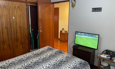 CASA EN VENTA EN SAN BORJA, REMODELADA CON ESTILO MODERNO, CERCA COLEGIO SAN IGNACIO DE RECALDE, CC CHACARILLA, CAMINOS DEL INCA