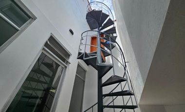 CASA EN VENTA EN SAN BORJA, REMODELADA CON ESTILO MODERNO, CERCA COLEGIO SAN IGNACIO DE RECALDE, CC CHACARILLA, CAMINOS DEL INCA