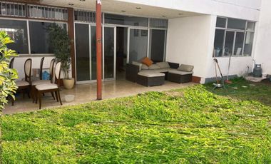 CASA EN VENTA EN SAN BORJA, REMODELADA CON ESTILO MODERNO, CERCA COLEGIO SAN IGNACIO DE RECALDE, CC CHACARILLA, CAMINOS DEL INCA
