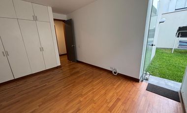 Lindo Duplex invertido tipo casita en urbanización cerrada Casuarinas