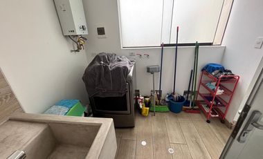 Lindo Duplex invertido tipo casita en urbanización cerrada Casuarinas