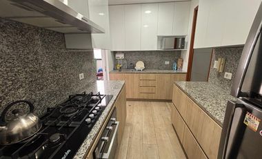 Lindo Duplex invertido tipo casita en urbanización cerrada Casuarinas