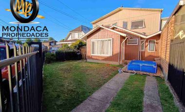 Se vende amplia propiedad individual de 4D y 2B. Con una cabaña de un piso de 1D y 1B en Valdivia.
 Ubicada en Los Fundadores.