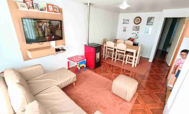 Se vende amplia propiedad individual de 4D y 2B. Con una cabaña de un piso de 1D y 1B en Valdivia.
 Ubicada en Los Fundadores.