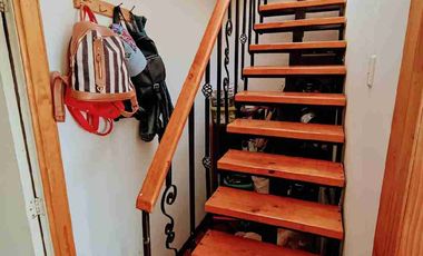 Se vende amplia propiedad individual de 4D y 2B. Con una cabaña de un piso de 1D y 1B en Valdivia.
 Ubicada en Los Fundadores.