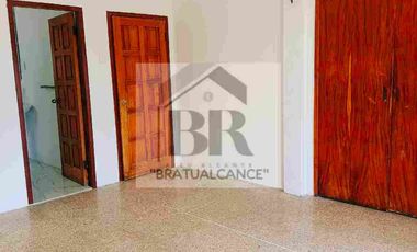 Bellavista, Alquilo Casa planta baja, sector con cerramiento , 3 Dormitorios, se acepta mascota a unos pasos de Universidad Católica, Urdesa, Estatal