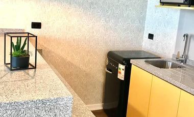 Iluminado y cómodo Departamento, con inmejorable coenectividad