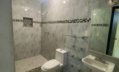 Casa en Venta en Los Fresnos I, Apodaca NL 3 Pisos 4 recamaras