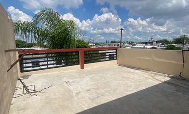 Casa en Venta en Los Fresnos I, Apodaca NL 3 Pisos 4 recamaras